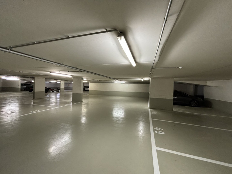 Immobilie - 1170, Wien - Garagenstellplatz am Doktor-Josef-Resch Platz zu verkaufen