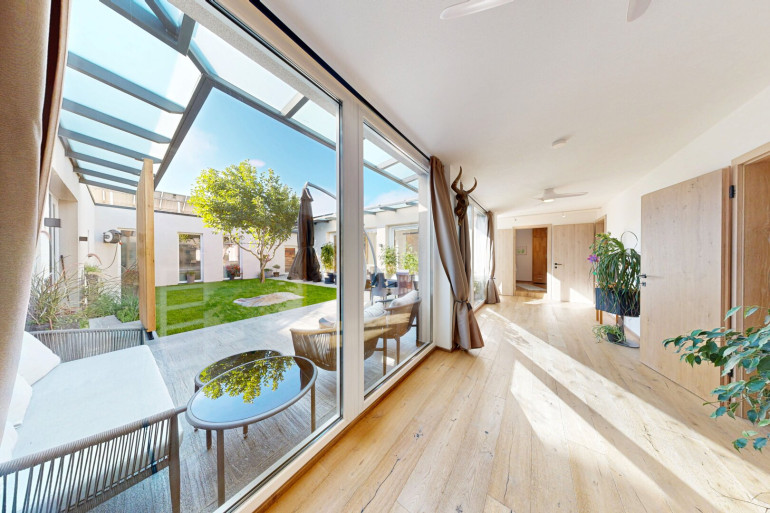 Haus - 5760, Saalfelden am Steinernen Meer - Ebenerdiges Atriumhaus mit eigenem Büro und großer Garage
