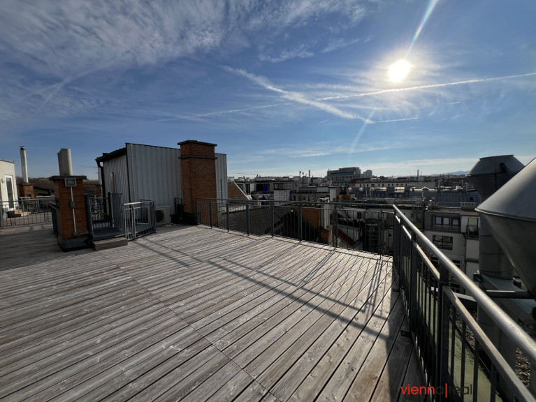 Wohnung - 1040, Wien - 3-Zimmer Dachgeschosswohnung mit Wohnküche, 56 m2 Dachterrasse, Abstellraum und Kellerabteil