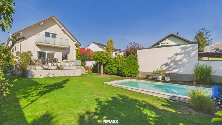 Haus - 1220, Wien - Einziehen & Wohlfühlen! Saniertes Einfamilienhaus mit Pool und Traumgarten
