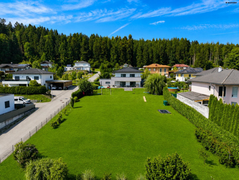 Haus - 4851, Gampern - Wohntraum der Extraklasse in Atterseenähe mit Pool, Kaminofen, Balkon, Terrasse & Doppelgarage in Bierbaum / Gampern