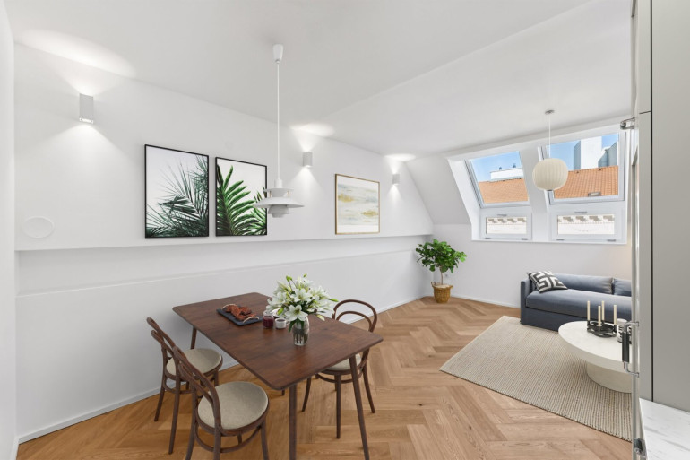 Wohnung - , keine Angabe - Kleiner aber feiner Erstbezug: Dachgeschosswohnung mit überdachter Terrasse auf Wohnebene