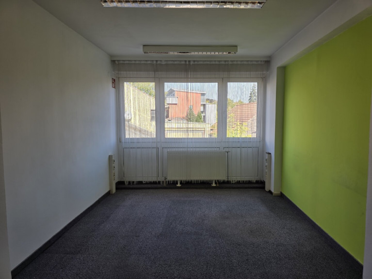 Büro / Praxis - 2000, Stockerau - MITTEN in Stockerau: Dieses ruhig gelegene Büro punktet mit Klimaanlage & nur 7 Gehminuten zum Bahnhof!