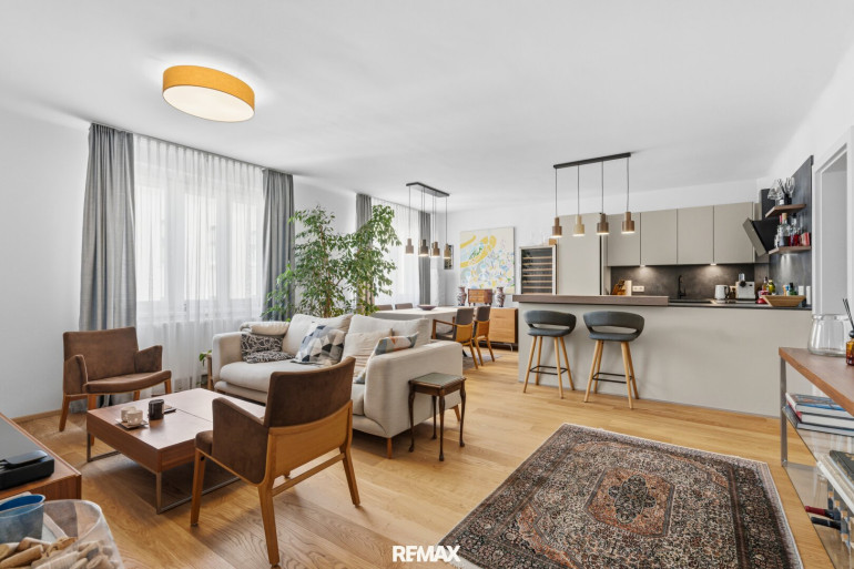 Wohnung - 1050, Wien - Exklusives Wohnjuwel nahe Naschmarkt – Top-sanierte 2-Zimmer-Wohnung mit Wohnküche.