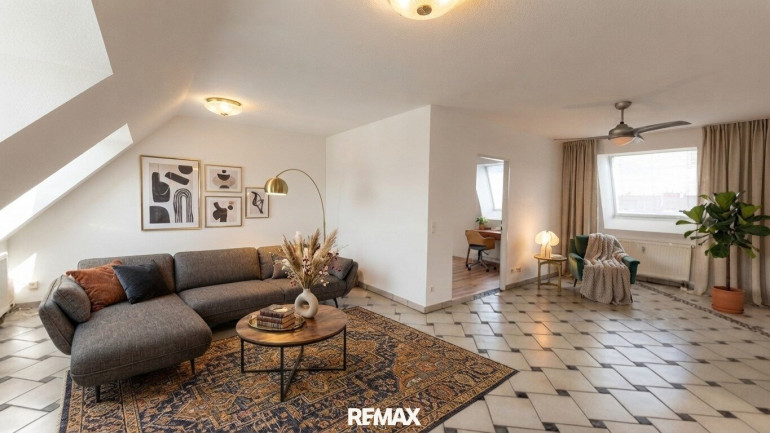 Wohnung - 1220, Wien - "Attraktive DG-Wohnung mit PP nahe Donauzentrum U1 und Alte Donau!"