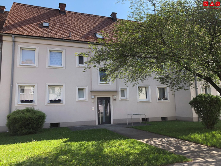 Wohnung - 4400, Steyr - Teilmöblierte 3-Zimmerwohnung mit Badewanne und herrlichem Grünblick in ruhiger Siedlungslage von Steyr-Münichholz! Verfügbar ab Jänner 2027 mit Ablösemöglichkeit!