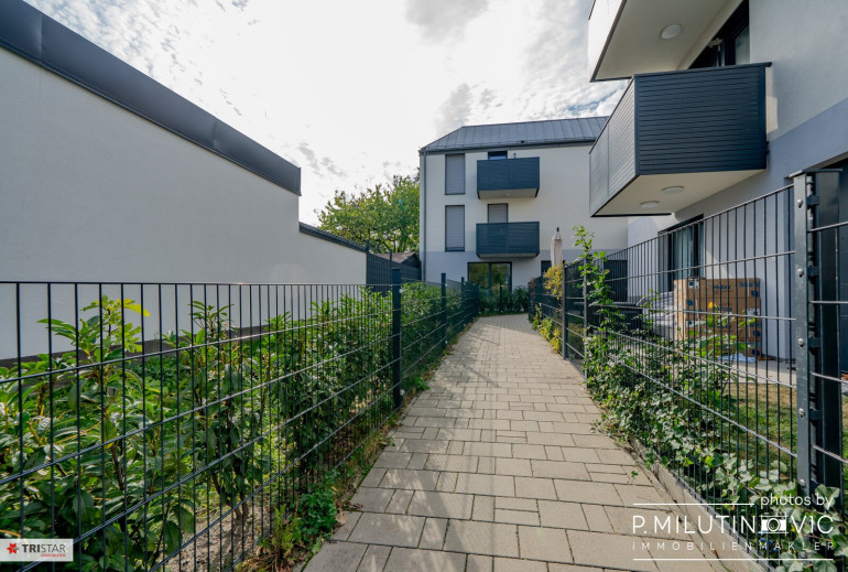 Haus - 2331, Vösendorf - 2331 Vösendorf ++ Erstbezug++Familienfreundliches Wohnen in Vösendorf – moderne Doppelhaushälfte mit viel Freiraum++2 Terrassen++4 Balkone++ Gesamtnutzfläche: ca. 240 m²++Optional: 2 KFZ-Stellplätze