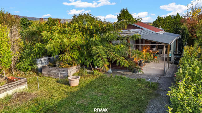 Haus - 2514, Traiskirchen - "Gartenparadies am Wiener Neustädter Kanal – 612 m² mit Gartenhaus und Wintergarten!"