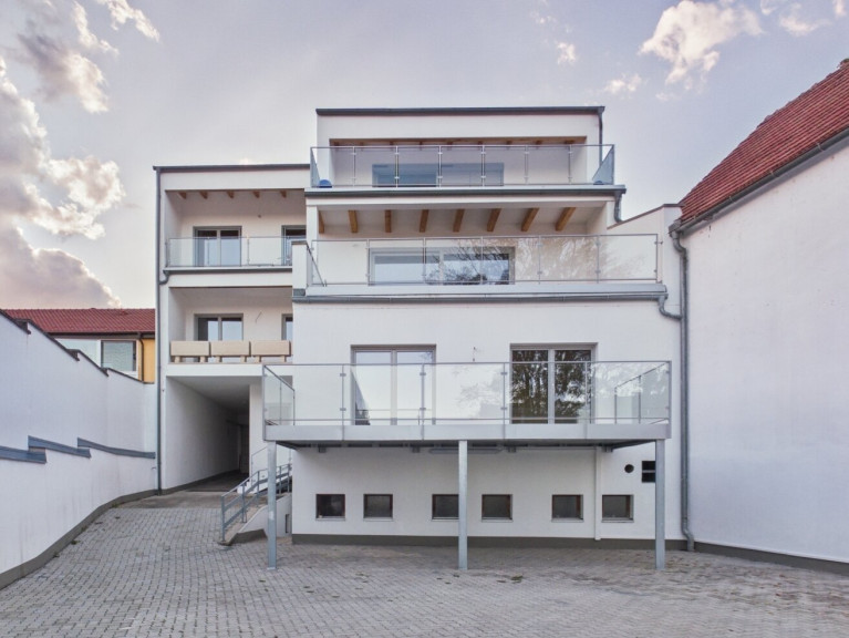 Zinshaus Renditeobjekt - 7072, Mörbisch am See - Investoren-Paket: Wohnungen, Geschäftslokal, Veranstaltungsflächen - fast 500m² Bestand