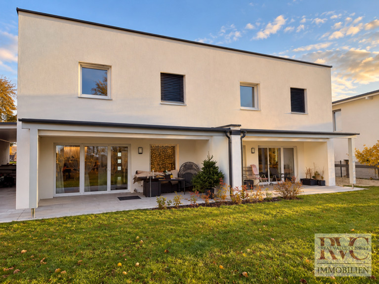 Haus - 4910, Ried im Innkreis - Modernes Wohnen in Ried – attraktive Doppelhaushälfte mit Garten und Terrasse