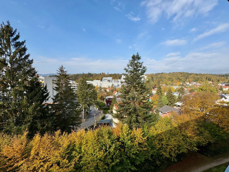 Wohnung - 8010, Graz - MedUni / LKH NÄHE: 2 Zimmerwohnung mit Balkon im 4. Stock ohne Lift - Weitblick, ab sofort
