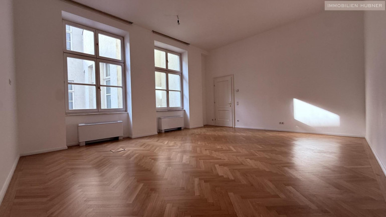 Büro / Praxis - 1010, Wien - Bürofläche mit Balkon und Blick zum SCHOTTENRING - U2 &amp; U4 Nähe